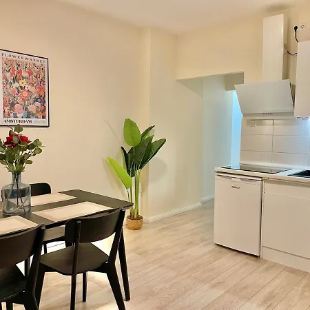 For Up To 4 Persons, Free Wifi, In Hamburg