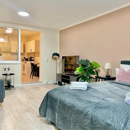 For Up To 4 Persons, Free Wifi, In Hamburg Appartement