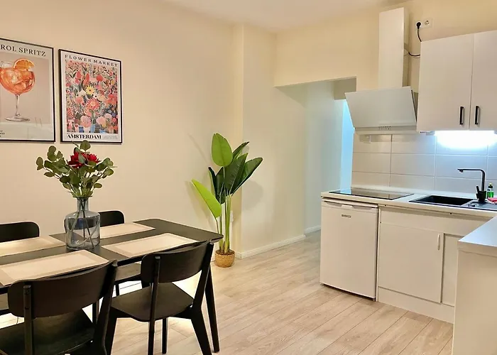 For Up To 4 Persons, Free Wifi, In Hamburg