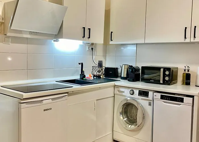 For Up To 4 Persons, Free Wifi, In Amburgo