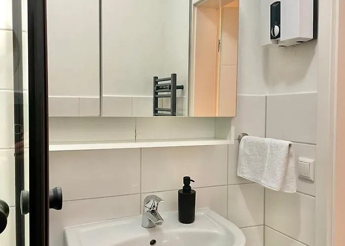 For Up To 4 Persons, Free Wifi, In Hamburg